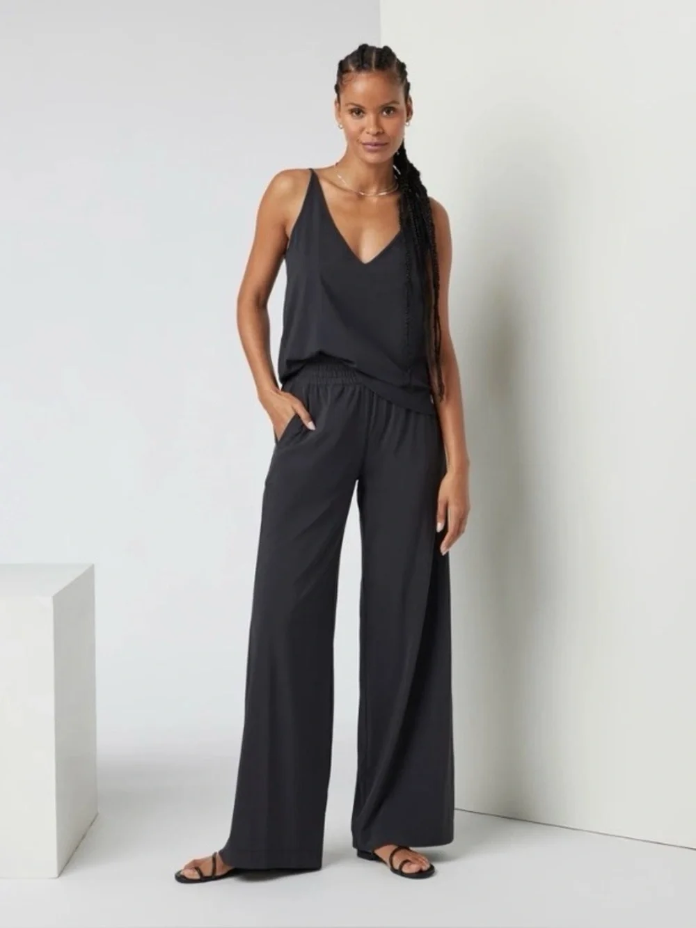 Vuori Villa Wide Leg Pant - Picture 4 of 10